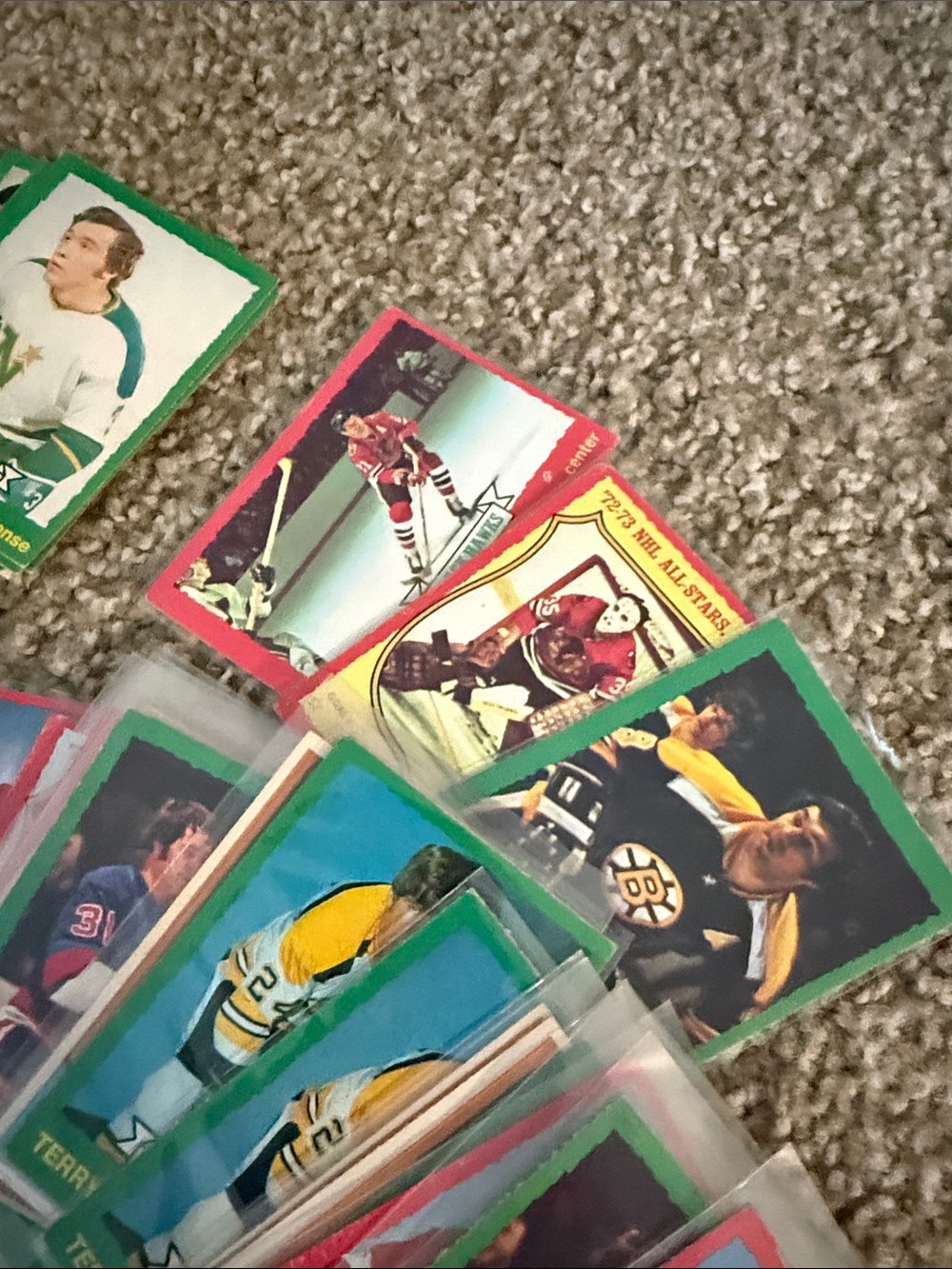 Big Vintage Hockey Trading Card Lot - Some 60s, Lot of 70’s a couple 90’s - Picture 7 of 9